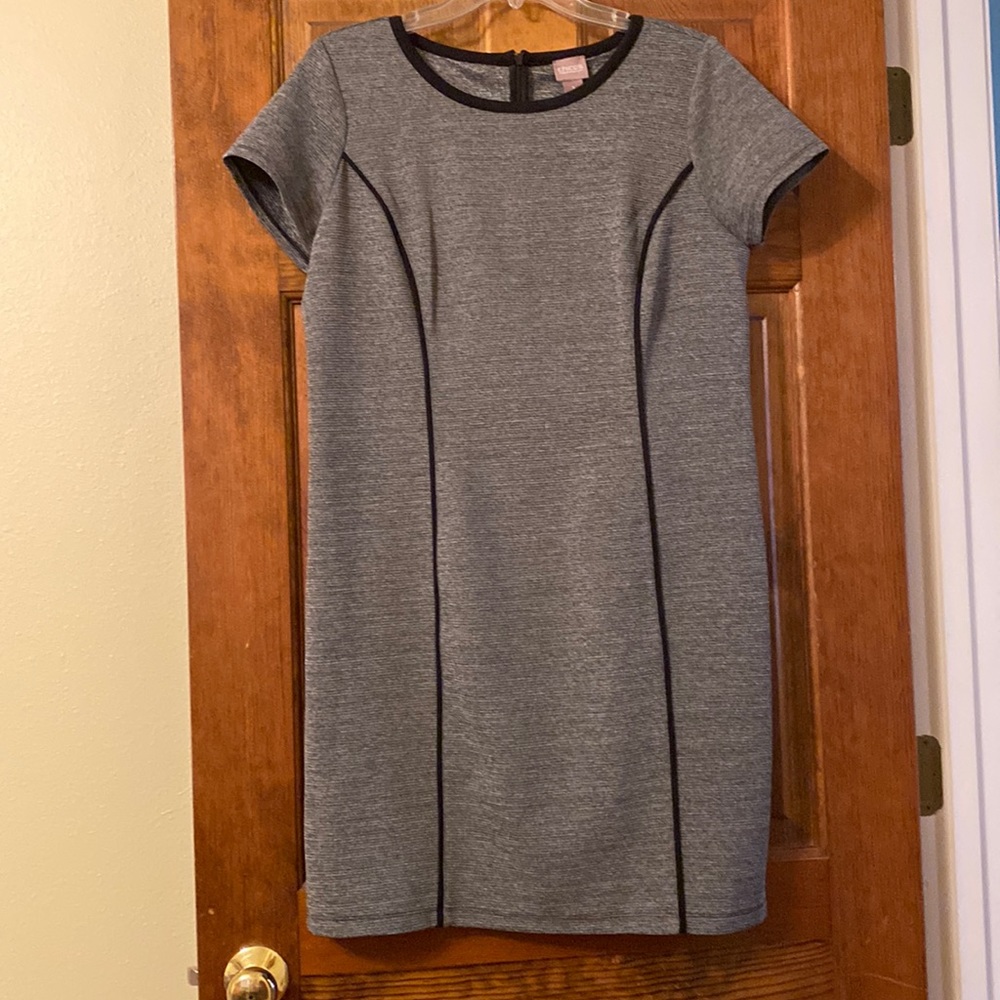 Chico’s size 1 dress-gray with black trim. Flattering and comfy stretch fabric